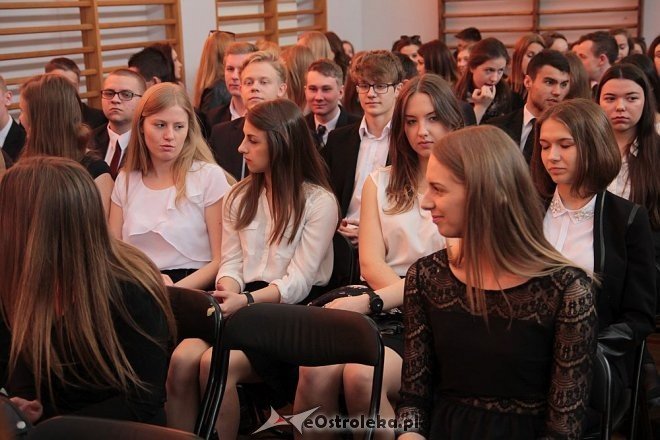 Zakończenie roku szkolnego klas maturalnych II LO w Ostrołęce [ZDJĘCIA] - zdjęcie #38 - eOstroleka.pl