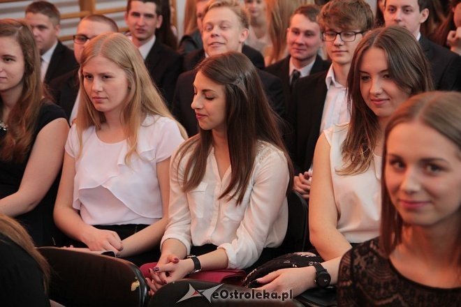 Zakończenie roku szkolnego klas maturalnych II LO w Ostrołęce [ZDJĘCIA] - zdjęcie #11 - eOstroleka.pl