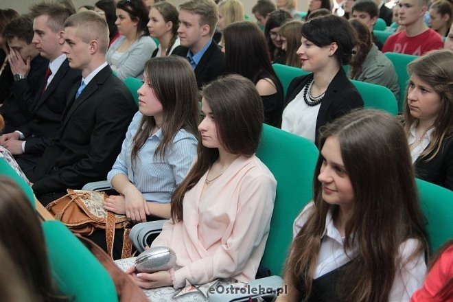 Zakończenie roku szkolnego klas maturalnych z ZSZ nr 3 w Ostrołęce [ZDJĘCIA] - zdjęcie #16 - eOstroleka.pl