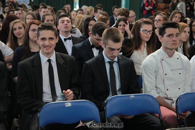 Zakończenie roku szkolnego klas maturalnych z ZSZ nr 4 w Ostrołęce [ZDJĘCIA] - zdjęcie #19 - eOstroleka.pl