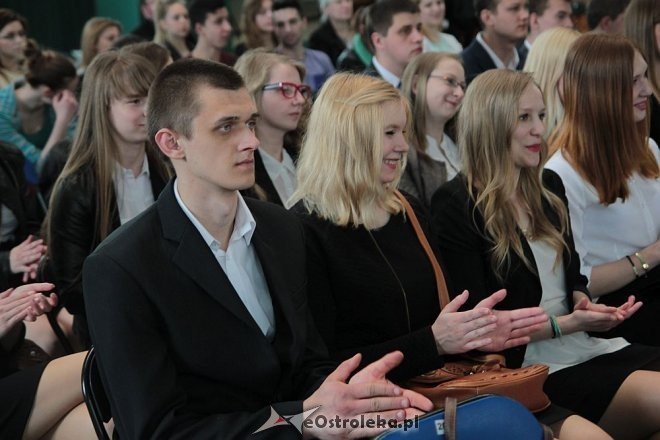 Zakończenie roku szkolnego klas maturalnych z ZSZ nr 4 w Ostrołęce [ZDJĘCIA] - zdjęcie #36 - eOstroleka.pl