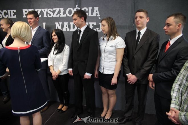 Zakończenie roku szkolnego klas maturalnych z ZSZ nr 1 w Ostrołęce [ZDJĘCIA] - zdjęcie #22 - eOstroleka.pl