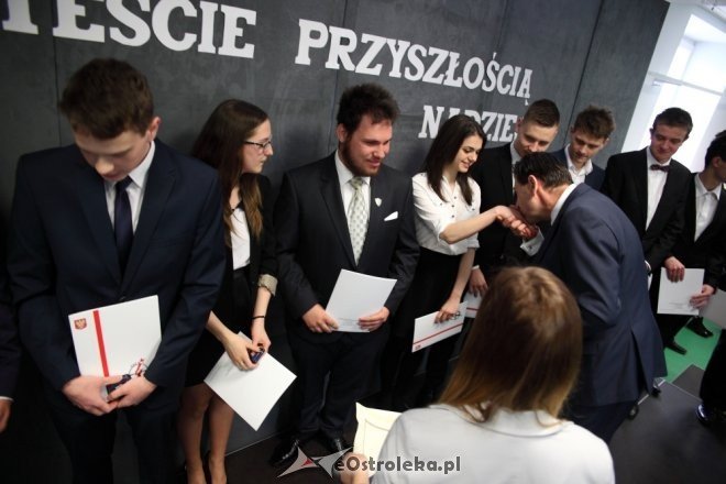 Zakończenie roku szkolnego klas maturalnych z ZSZ nr 1 w Ostrołęce [ZDJĘCIA] - zdjęcie #53 - eOstroleka.pl