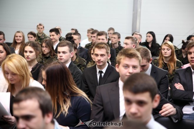 Zakończenie roku szkolnego klas maturalnych II SLO w Ostrołęce [24.04.2015] - zdjęcie #43 - eOstroleka.pl