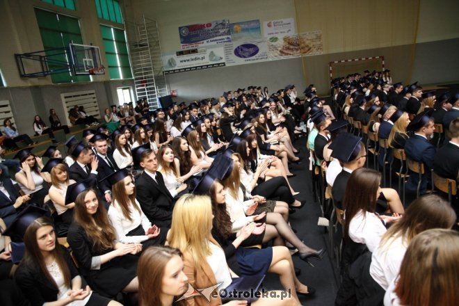 Zakończenie roku szkolnego klas maturalnych III Liceum Ogólnokształcącego w Ostrołęce [24.04.2015] - zdjęcie #23 - eOstroleka.pl