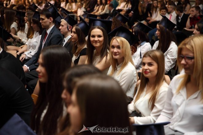 Zakończenie roku szkolnego klas maturalnych III Liceum Ogólnokształcącego w Ostrołęce [24.04.2015] - zdjęcie #38 - eOstroleka.pl