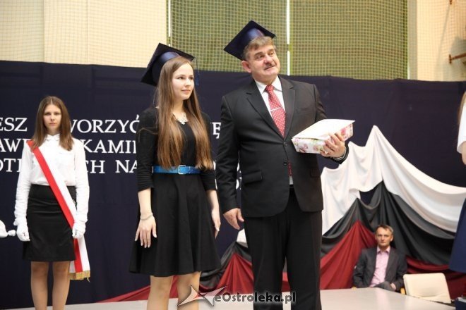Zakończenie roku szkolnego klas maturalnych III Liceum Ogólnokształcącego w Ostrołęce [24.04.2015] - zdjęcie #51 - eOstroleka.pl