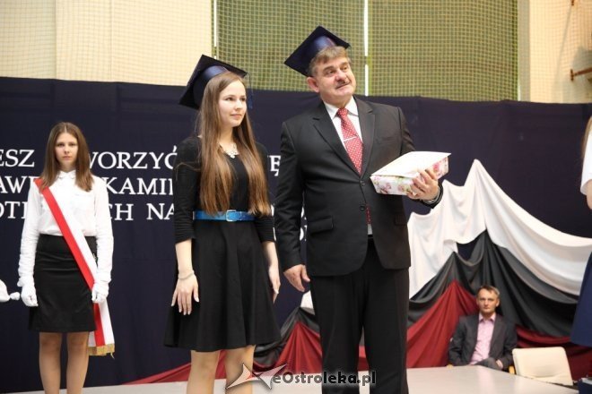 Zakończenie roku szkolnego klas maturalnych III Liceum Ogólnokształcącego w Ostrołęce [24.04.2015] - zdjęcie #4 - eOstroleka.pl
