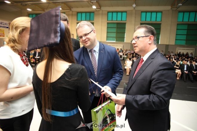 Zakończenie roku szkolnego klas maturalnych III Liceum Ogólnokształcącego w Ostrołęce [24.04.2015] - zdjęcie #3 - eOstroleka.pl