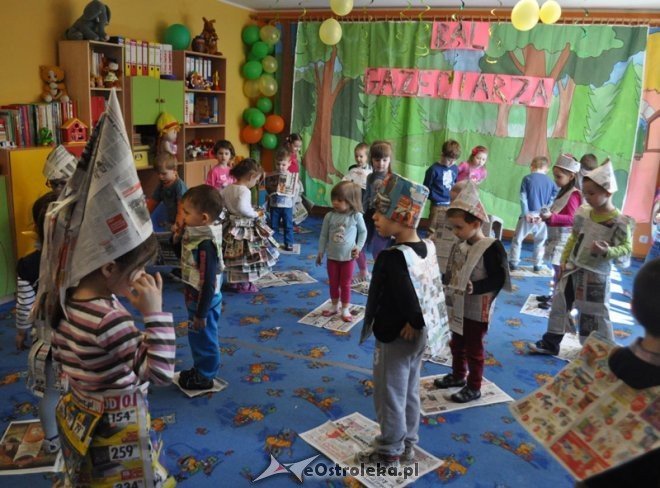  „bal gazeciarza – pokaz mody ekologicznej” z okazji Dnia Ziemi w „Kangurku” [27.04.2015] - zdjęcie #16 - eOstroleka.pl