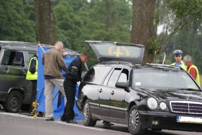 Śmiertelny wypadek w Antoniach (26.06.09) - zdjęcie #9 - eOstroleka.pl