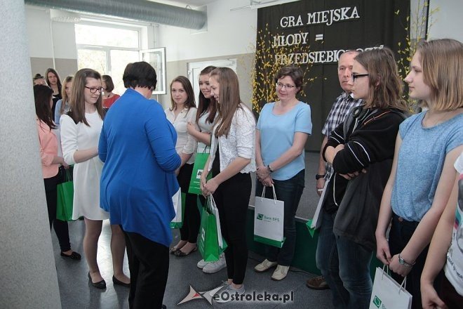 Gra miejska „Młody – Przedsiębiorczy” za nami: Zwyciężyli uczniowie III LO [28.04.2015] - zdjęcie #17 - eOstroleka.pl