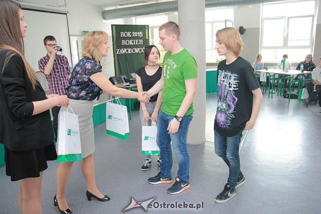 Gra miejska „Młody – Przedsiębiorczy” za nami: Zwyciężyli uczniowie III LO [28.04.2015] - zdjęcie #5 - eOstroleka.pl