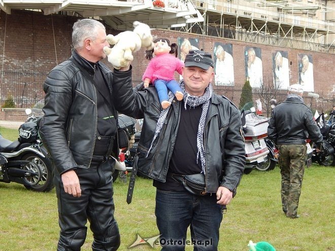 Członkowie Ostrołęckiej Grupy Motocyklowej na Zlocie Gwiaździstym [29.04.2015] - zdjęcie #38 - eOstroleka.pl