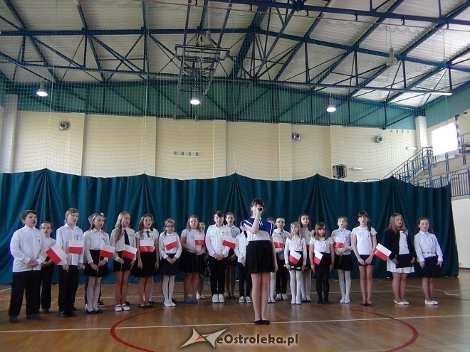 Dzień Flagi Państwowej i Święto Konstytucji w Szkole Podstawowej w Troszynie [03.05.2015] - zdjęcie #2 - eOstroleka.pl