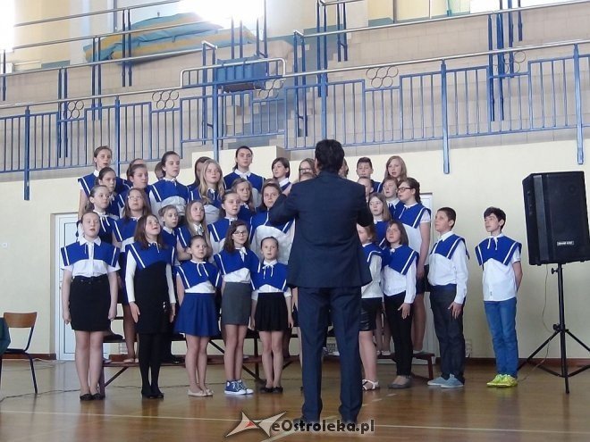 Dzień Flagi Państwowej i Święto Konstytucji w Szkole Podstawowej w Troszynie [03.05.2015] - zdjęcie #3 - eOstroleka.pl