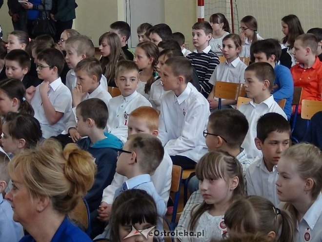 Dzień Flagi Państwowej i Święto Konstytucji w Szkole Podstawowej w Troszynie [03.05.2015] - zdjęcie #6 - eOstroleka.pl