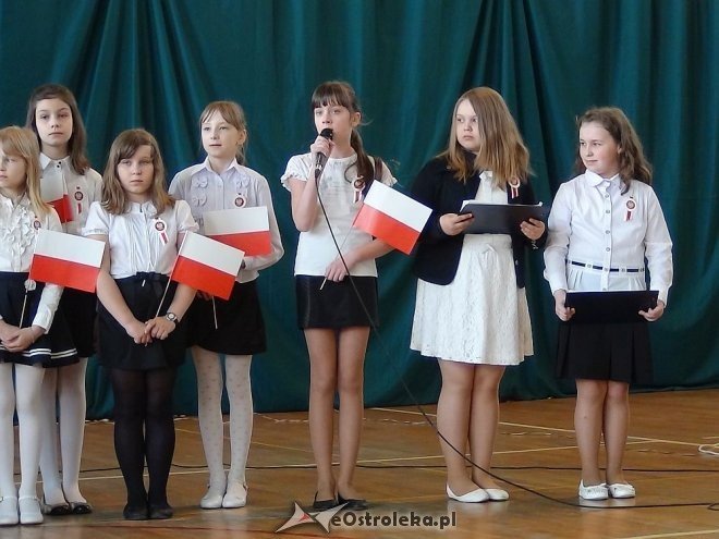 Dzień Flagi Państwowej i Święto Konstytucji w Szkole Podstawowej w Troszynie [03.05.2015] - zdjęcie #8 - eOstroleka.pl