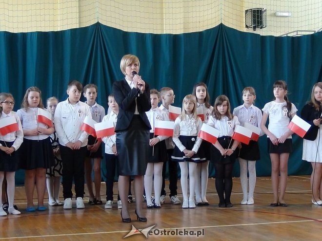 Dzień Flagi Państwowej i Święto Konstytucji w Szkole Podstawowej w Troszynie [03.05.2015] - zdjęcie #12 - eOstroleka.pl