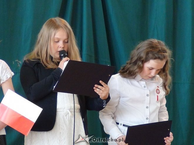Dzień Flagi Państwowej i Święto Konstytucji w Szkole Podstawowej w Troszynie [03.05.2015] - zdjęcie #15 - eOstroleka.pl