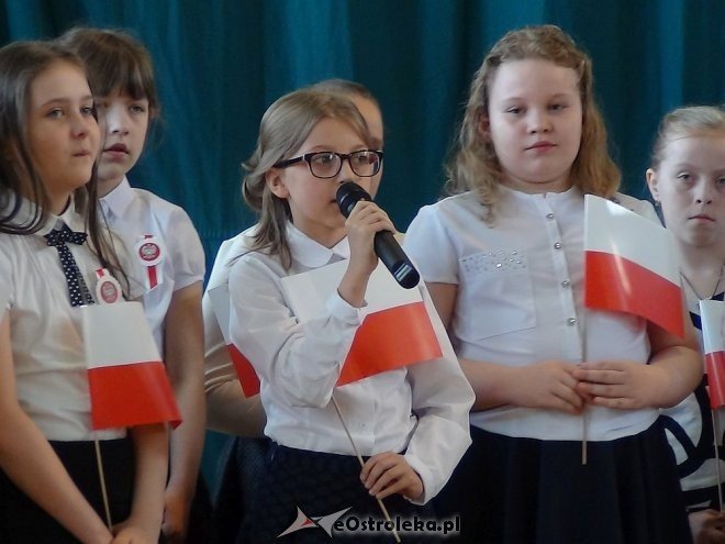 Dzień Flagi Państwowej i Święto Konstytucji w Szkole Podstawowej w Troszynie [03.05.2015] - zdjęcie #17 - eOstroleka.pl