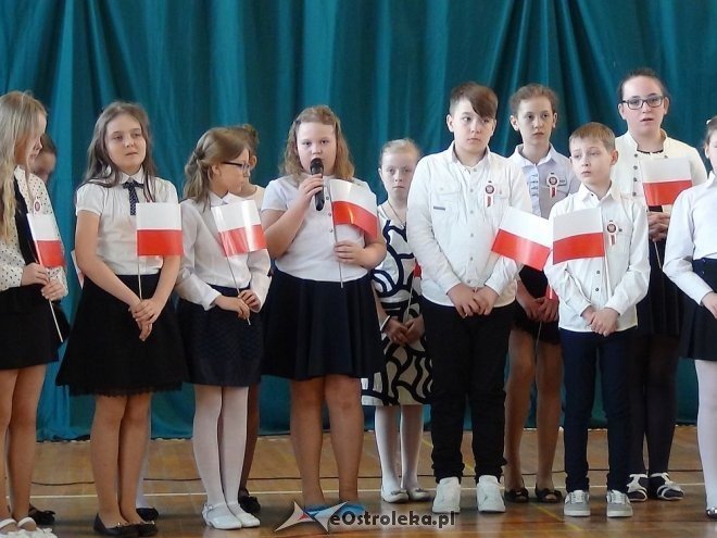Dzień Flagi Państwowej i Święto Konstytucji w Szkole Podstawowej w Troszynie [03.05.2015] - zdjęcie #21 - eOstroleka.pl