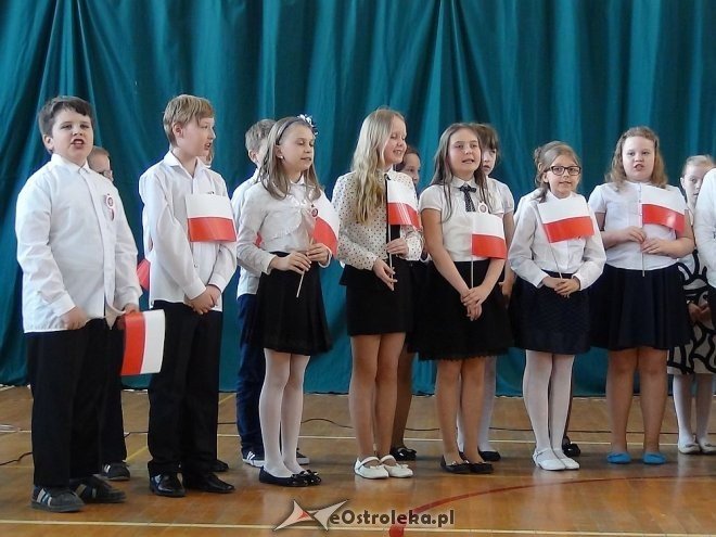 Dzień Flagi Państwowej i Święto Konstytucji w Szkole Podstawowej w Troszynie [03.05.2015] - zdjęcie #23 - eOstroleka.pl