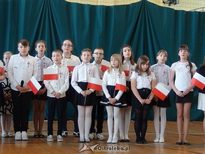 Dzień Flagi Państwowej i Święto Konstytucji w Szkole Podstawowej w Troszynie [03.05.2015] - zdjęcie #25 - eOstroleka.pl