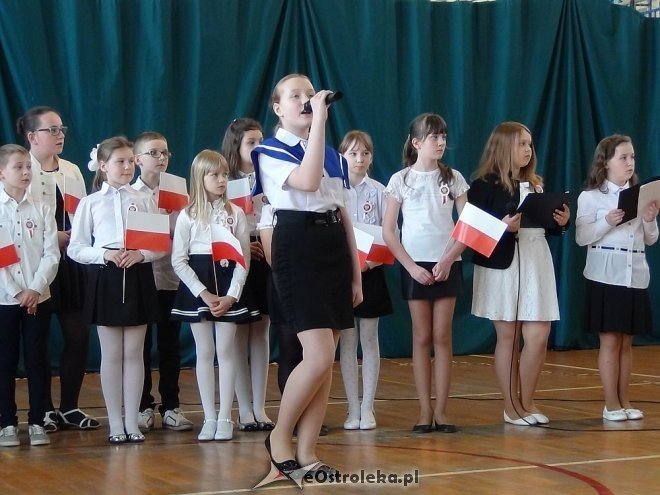 Dzień Flagi Państwowej i Święto Konstytucji w Szkole Podstawowej w Troszynie [03.05.2015] - zdjęcie #35 - eOstroleka.pl