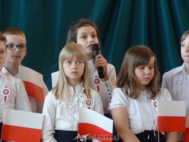 Dzień Flagi Państwowej i Święto Konstytucji w Szkole Podstawowej w Troszynie [03.05.2015] - zdjęcie #39 - eOstroleka.pl