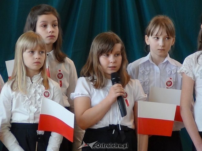 Dzień Flagi Państwowej i Święto Konstytucji w Szkole Podstawowej w Troszynie [03.05.2015] - zdjęcie #40 - eOstroleka.pl