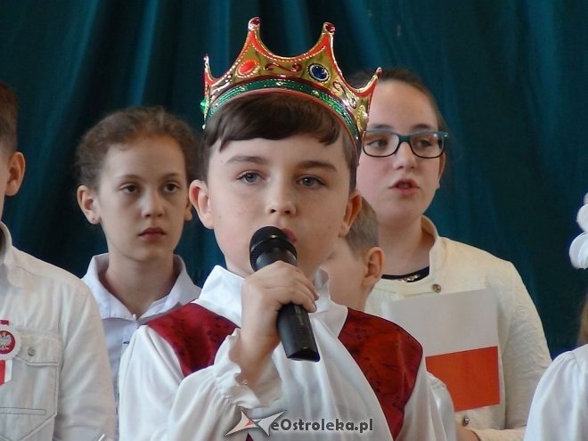 Dzień Flagi Państwowej i Święto Konstytucji w Szkole Podstawowej w Troszynie [03.05.2015] - zdjęcie #16 - eOstroleka.pl