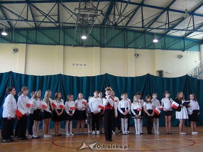 Dzień Flagi Państwowej i Święto Konstytucji w Szkole Podstawowej w Troszynie [03.05.2015] - zdjęcie #20 - eOstroleka.pl