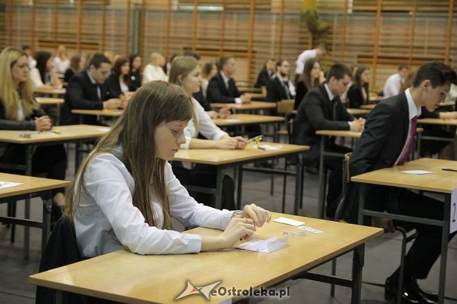 Matura 2015: Dziś język polski. Zobacz zdjęcia z III LO w Ostrołęce [04.05.2015] - zdjęcie #17 - eOstroleka.pl