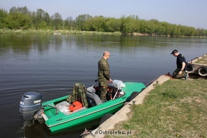 Wiosenne zarybianie szczupakiem: Do wód w regionie trafiło 115 tysięcy narybku [06.05.2015] - zdjęcie #11 - eOstroleka.pl