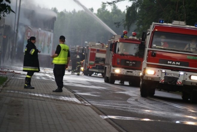 Pożar w JBB w Łysych - zdjęcie #63 - eOstroleka.pl