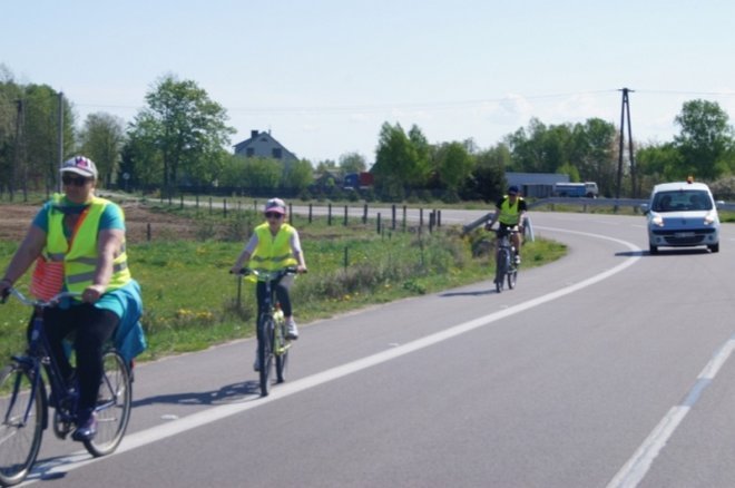 IX Kurpiowski Rodzinny Rajd Rowerowy [09.05.2015r] - zdjęcie #48 - eOstroleka.pl