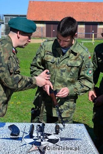 Uczniowie ZSZ nr ukończyli obóz szkoleniowy na poligonie w Bemowie Piskim [13.05.2015] - zdjęcie #3 - eOstroleka.pl