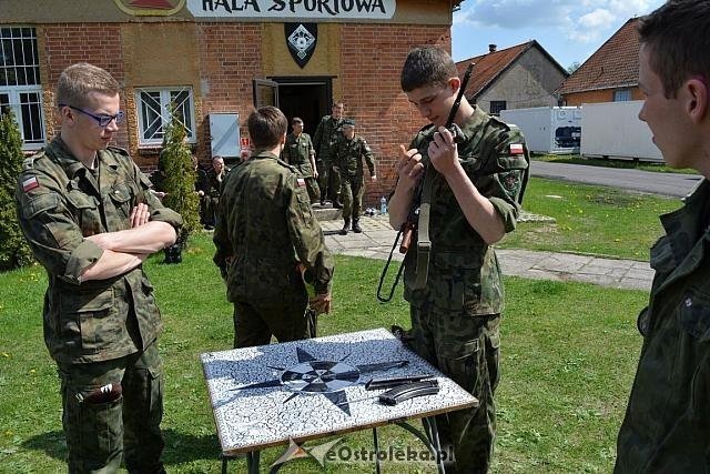 Uczniowie ZSZ nr ukończyli obóz szkoleniowy na poligonie w Bemowie Piskim [13.05.2015] - zdjęcie #51 - eOstroleka.pl