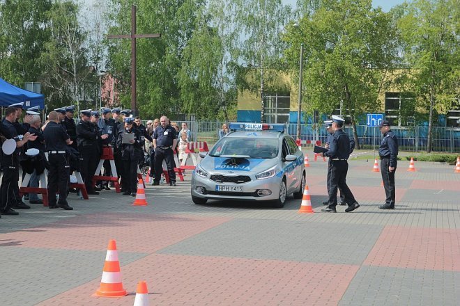 Ostrołęka: Policjanci z całego Mazowsza walczą o tytuł „Mistrza Drogówki” [14.05.2015] - zdjęcie #3 - eOstroleka.pl