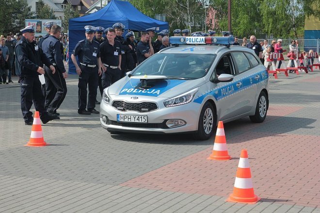 Ostrołęka: Policjanci z całego Mazowsza walczą o tytuł „Mistrza Drogówki” [14.05.2015] - zdjęcie #4 - eOstroleka.pl