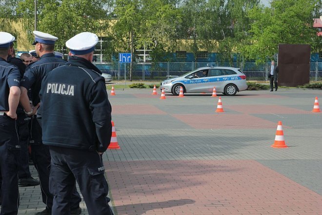 Ostrołęka: Policjanci z całego Mazowsza walczą o tytuł „Mistrza Drogówki” [14.05.2015] - zdjęcie #11 - eOstroleka.pl