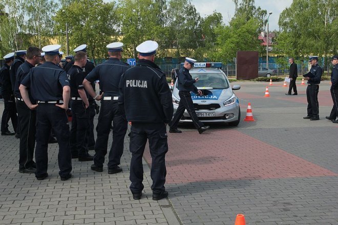 Ostrołęka: Policjanci z całego Mazowsza walczą o tytuł „Mistrza Drogówki” [14.05.2015] - zdjęcie #13 - eOstroleka.pl
