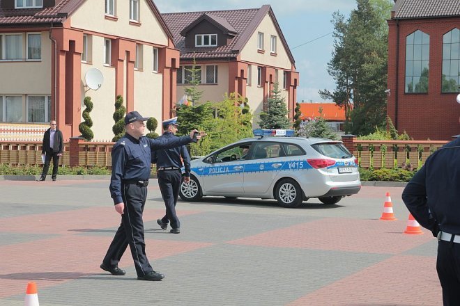 Ostrołęka: Policjanci z całego Mazowsza walczą o tytuł „Mistrza Drogówki” [14.05.2015] - zdjęcie #70 - eOstroleka.pl