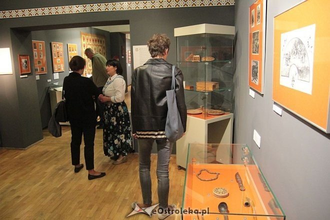 Ostrołęka: Nocna „Podróż na Kresy” w Muzeum Kultury Kurpiowskiej [17.05.2015] - zdjęcie #27 - eOstroleka.pl
