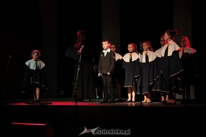 „Karol Wojtyła – Człowiek Słowa” - uroczystości na cześć patrona ostrołęckiej „dziesiątki” [17.05.2015] - zdjęcie #6 - eOstroleka.pl