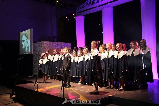 „Karol Wojtyła – Człowiek Słowa” - uroczystości na cześć patrona ostrołęckiej „dziesiątki” [17.05.2015] - zdjęcie #1 - eOstroleka.pl