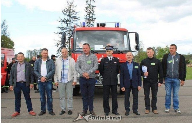 Pokaz sprzętu ratowniczego w wykonaniu strażaków ochotników z Łysych [19.05.2015] - zdjęcie #1 - eOstroleka.pl