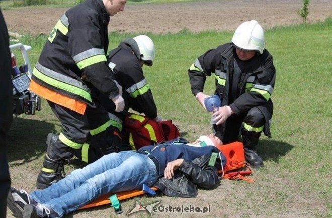 Pokaz sprzętu ratowniczego w wykonaniu strażaków ochotników z Łysych [19.05.2015] - zdjęcie #2 - eOstroleka.pl