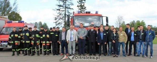 Pokaz sprzętu ratowniczego w wykonaniu strażaków ochotników z Łysych [19.05.2015] - zdjęcie #4 - eOstroleka.pl